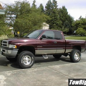 01_Dodge_with_leveling_kit